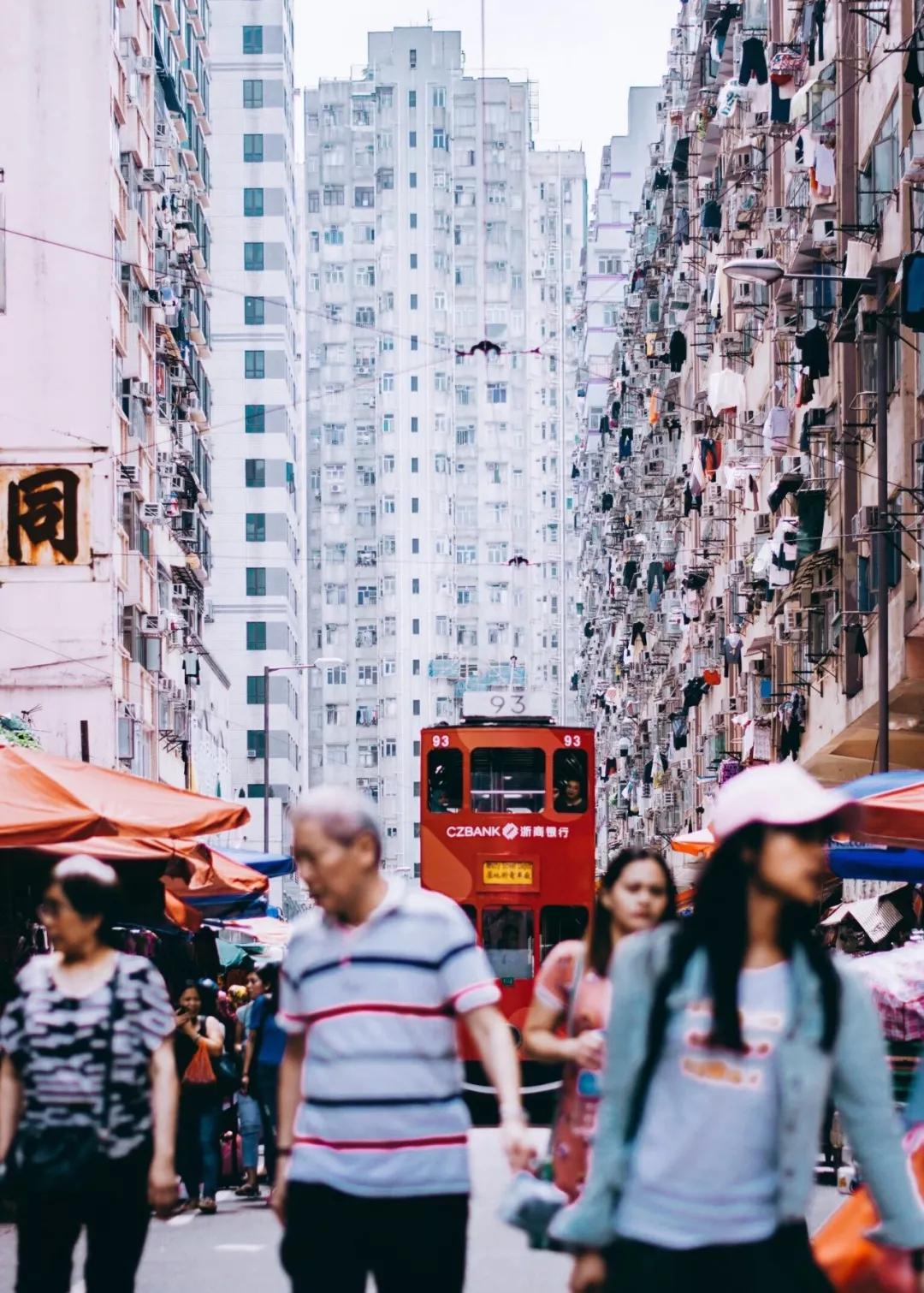 30张照片，看见繁华和代购以外的香港……