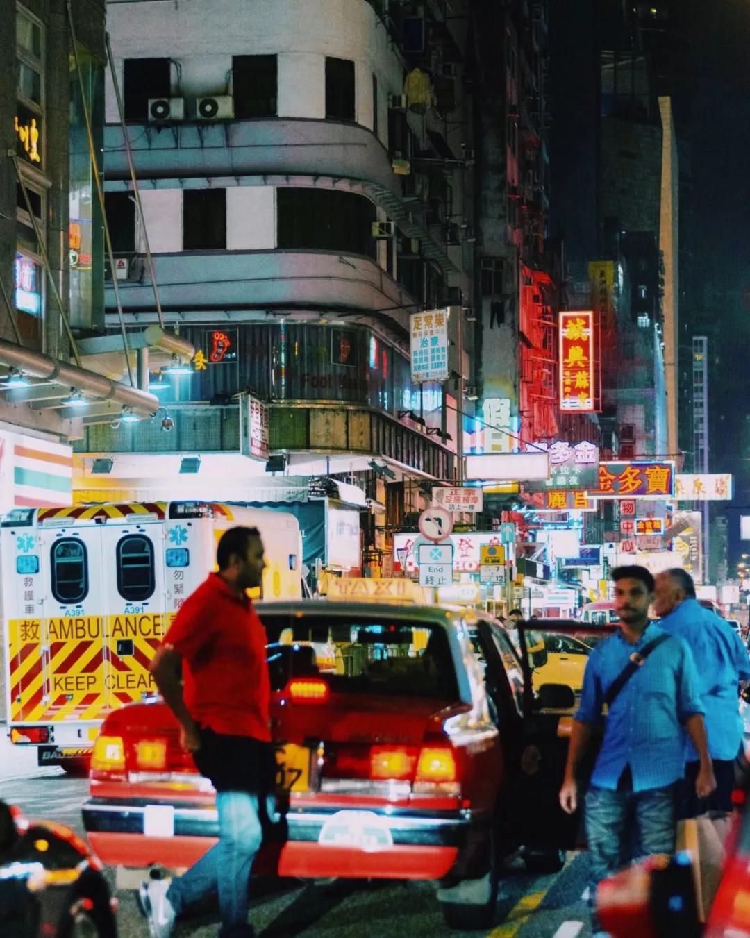 30张照片，看见繁华和代购以外的香港……