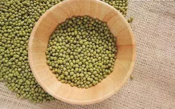 炎热夏天一定少不了喝一碗绿豆汤,教你五分钟煮出绿豆汤夏天解暑