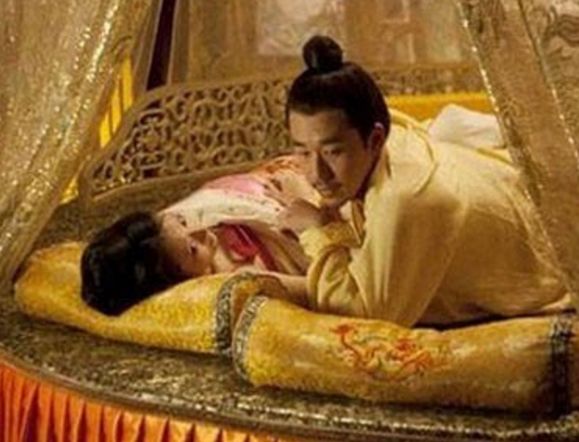 古代妃子来大姨妈肚子疼怎么办,古代皇帝让妃子来大姨妈怎么办