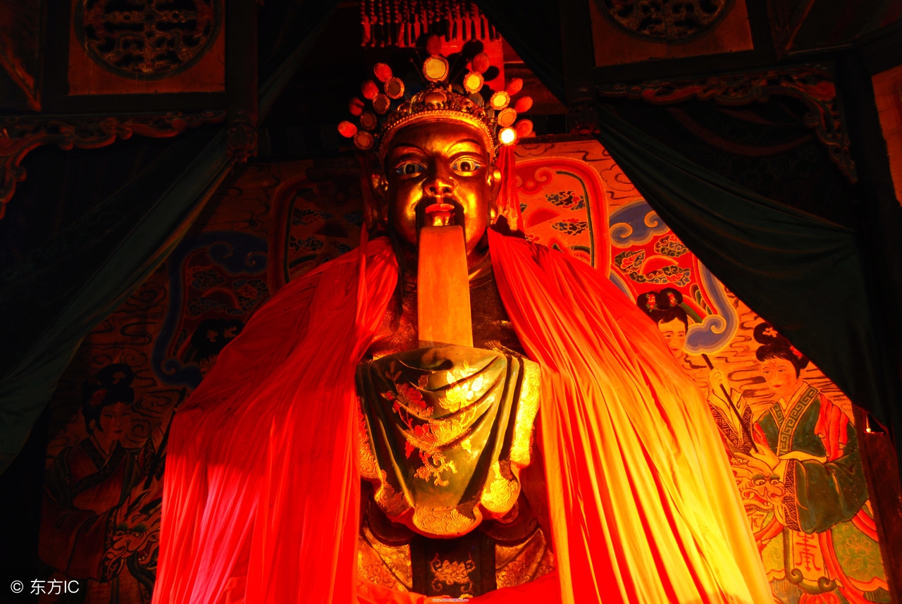 当地有个著名的丰都鬼城,鬼城阴曹地府探险