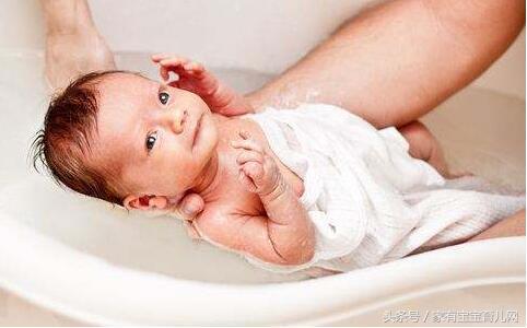 宝宝发烧有症状需要就医吗,宝宝发烧出现什么症状需要注意