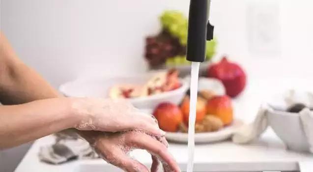 在家身上被开水烫伤后怎么急救,儿童开水烫伤急救处理