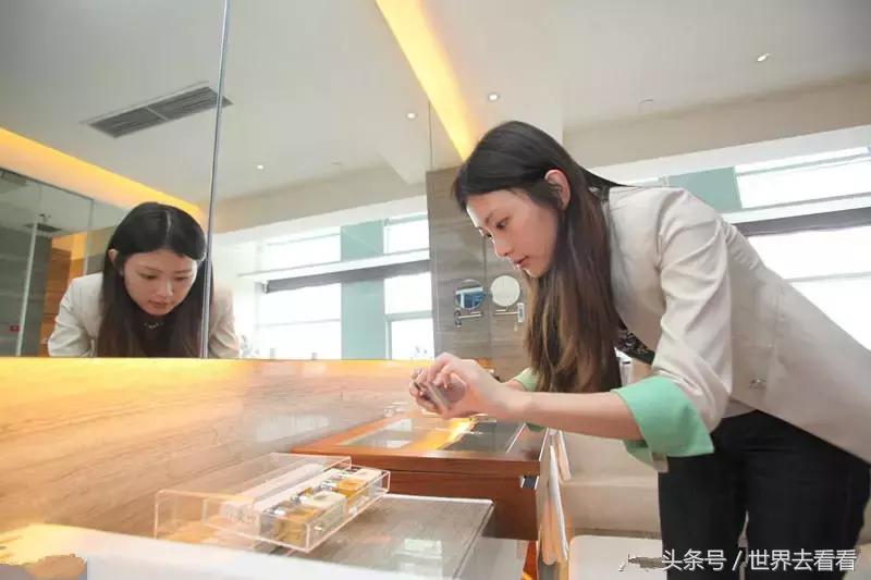 美女博士当“酒店试睡员”在旅游中挣钱