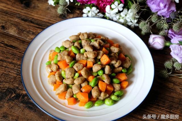 芹菜炒毛豆豆干的做法大全视频,鸡胸肉炒毛豆胡萝卜的家常做法