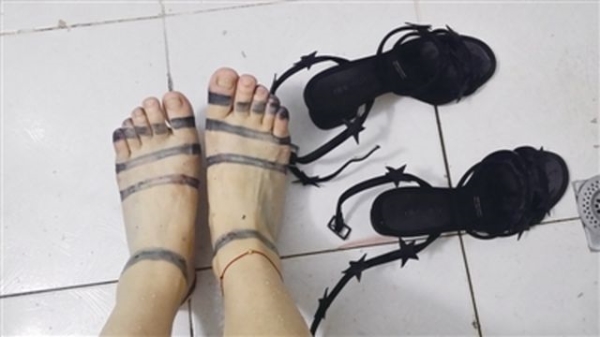 凉鞋掉色严重怎么给顾客处理,凉鞋掉色染脚