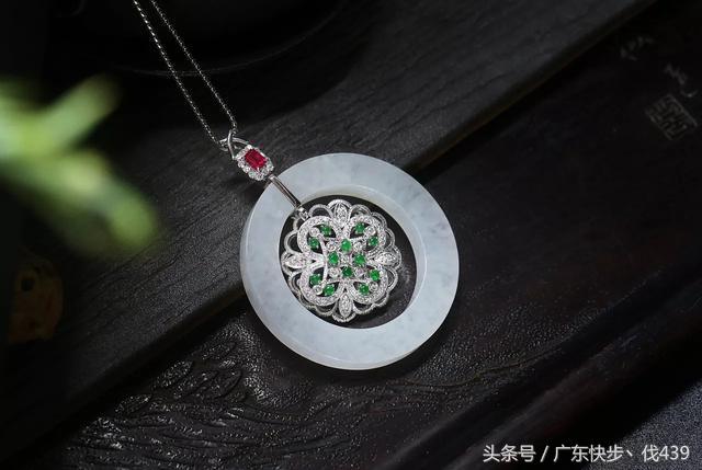 鉴别翡翠从正确认识翠性开始,翡翠翠性的三类表现形式