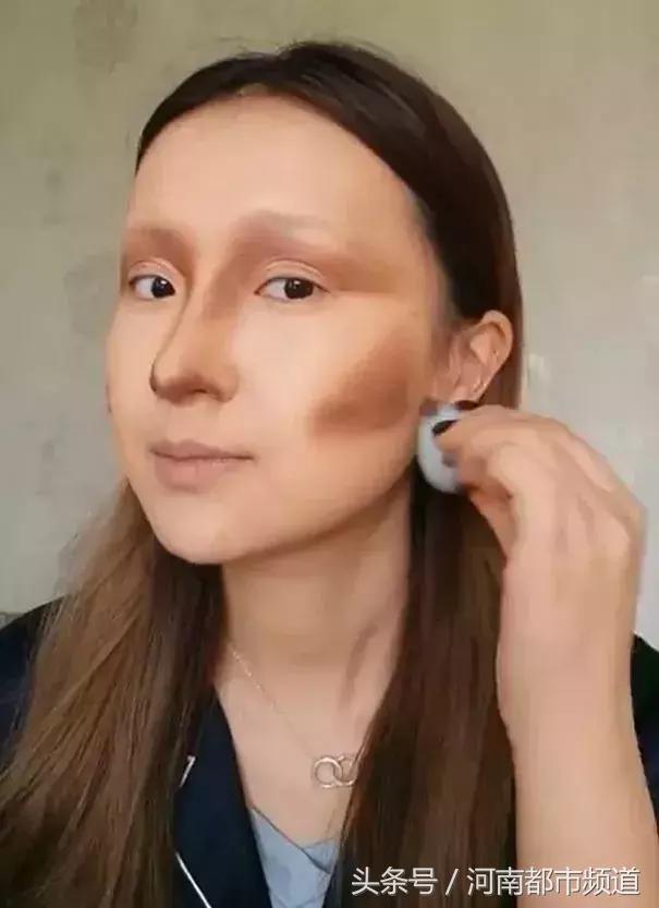 20岁美女卸妆秒变80岁大妈,27岁女孩化妆成大妈