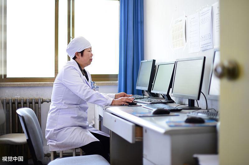 女儿快8岁左胸有小硬块,女儿快9岁了左胸有小硬块