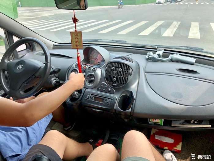 前排可以坐三个人的货车,众泰六座mpv