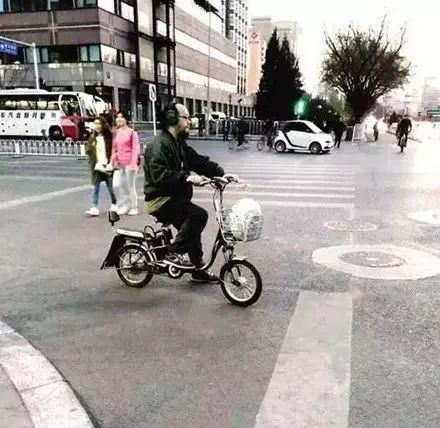 窦唯黑梦专辑发行了多少版本,窦唯黑梦专辑首发发行量是多少