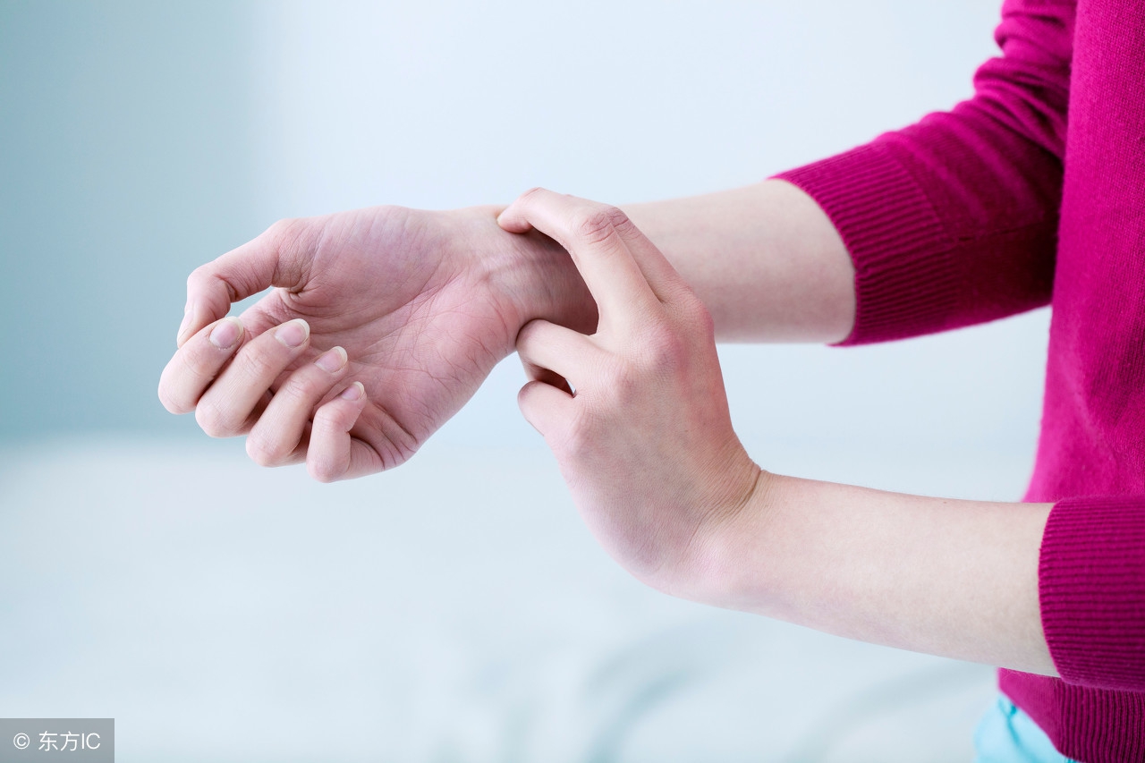 80多岁老人脉搏100下,80岁老人脉搏跳三下停一下严重吗