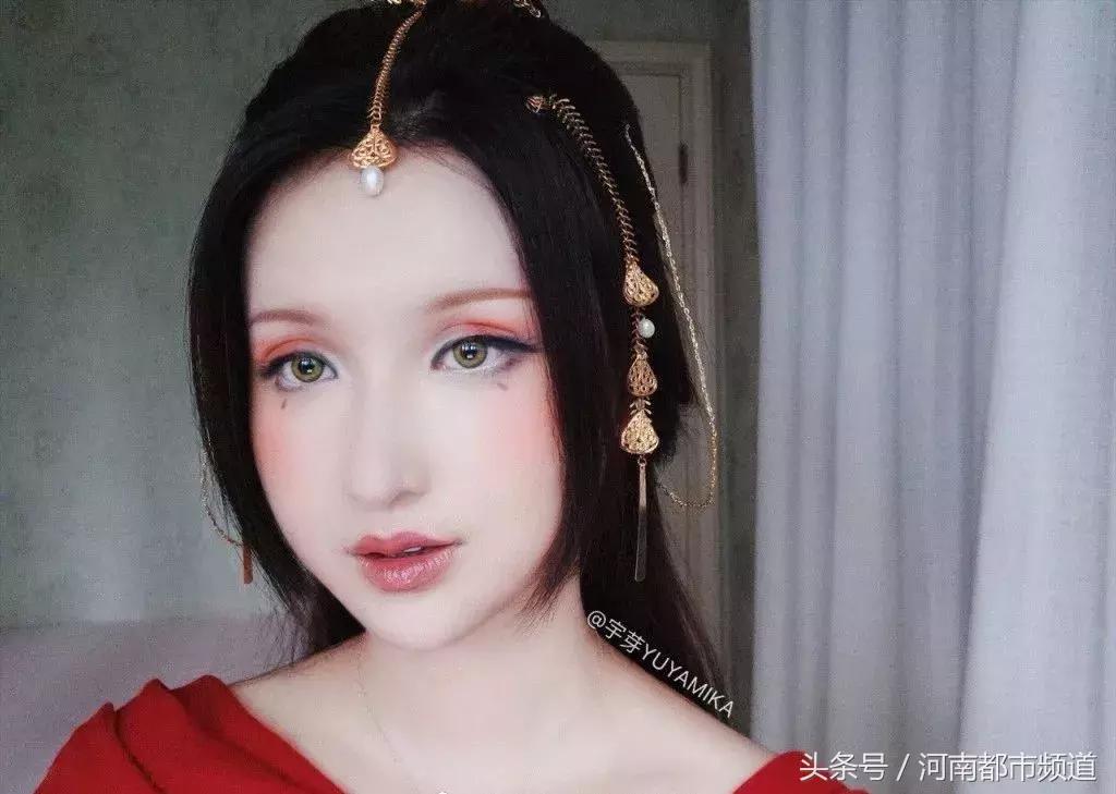 27岁重庆妹子化妆成蒙娜丽莎，狂吸60万粉，卸妆后模样！