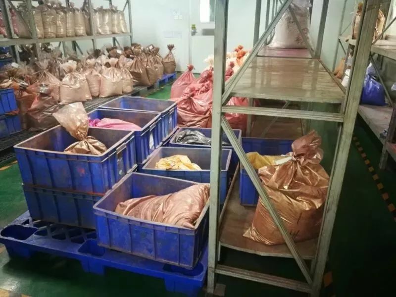 化妆品一个便宜一个贵,化妆品真的是越贵越好用吗