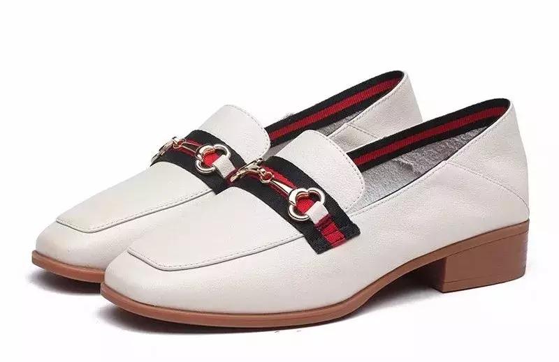 别再穿老土的棉鞋了,今年最流行的老爹鞋五十岁穿