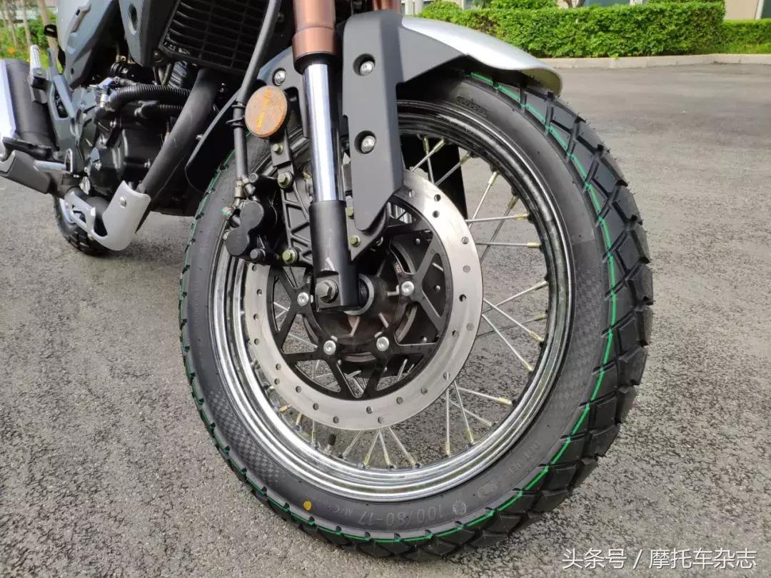 全车LED，仪表在油箱上，原厂钥匙竟然是开瓶器，力帆KPM200开箱