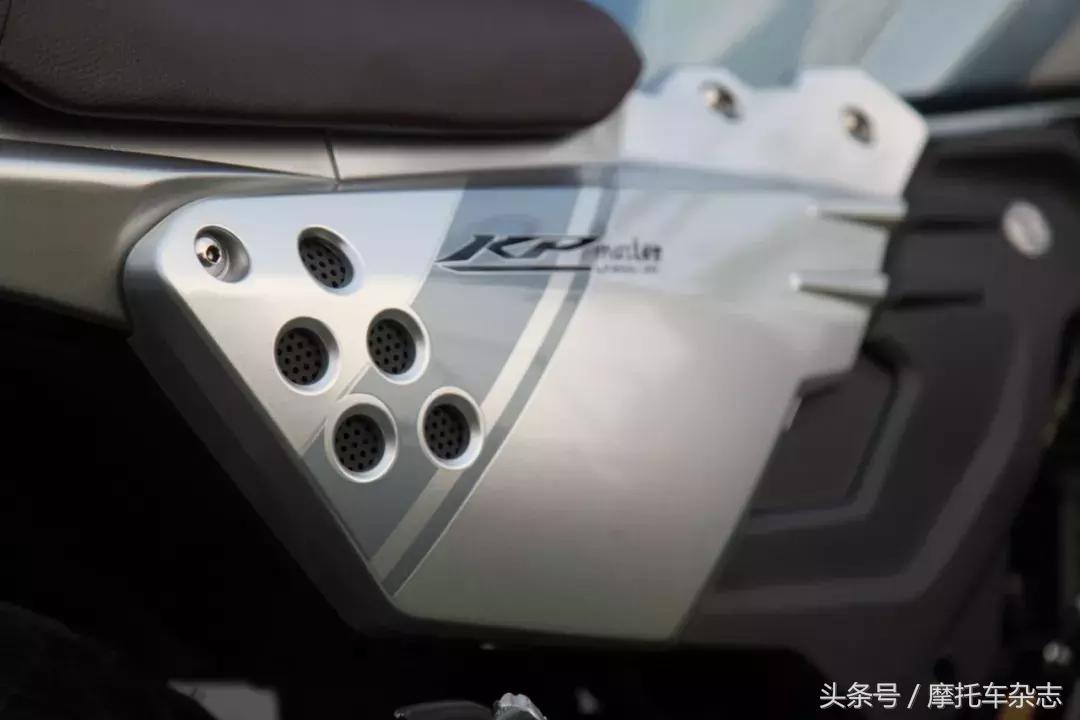 全车LED，仪表在油箱上，原厂钥匙竟然是开瓶器，力帆KPM200开箱