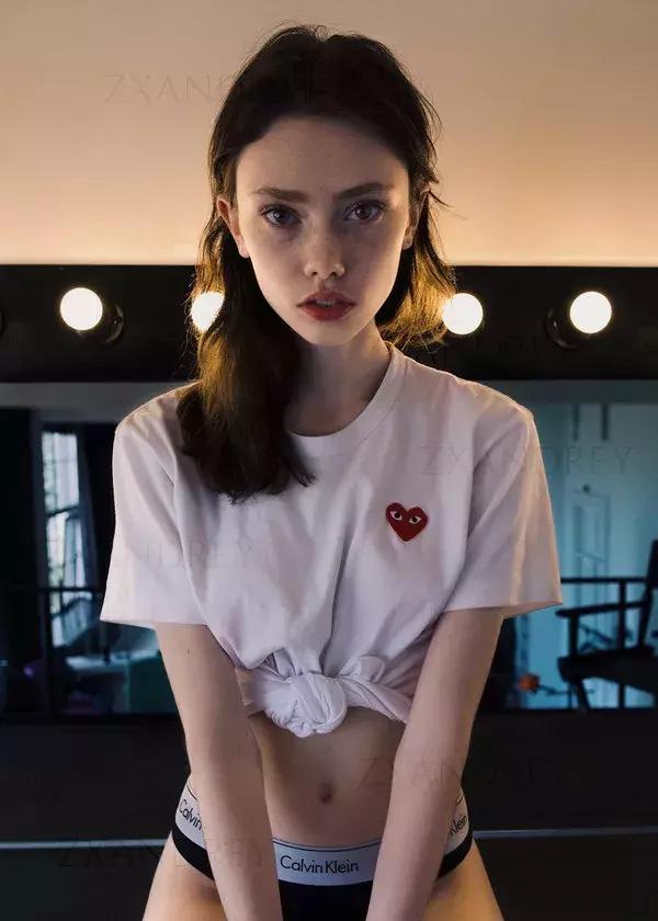 抖音30万赞，勾搭俄罗斯小姐姐拍照套路get