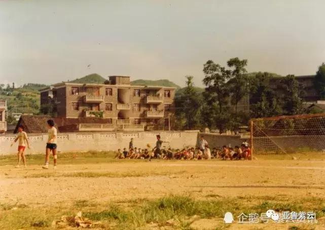贵州遵义小县城踢足球,贵州紫云足球场