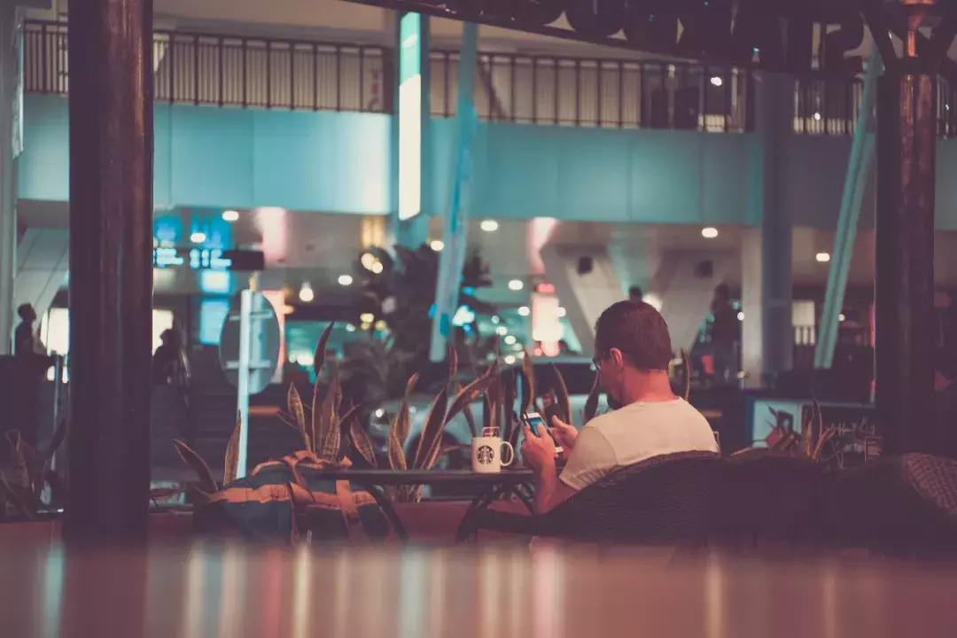 星巴克员工卖不出月饼会怎么样,为什么职场挖不走星巴克的员工