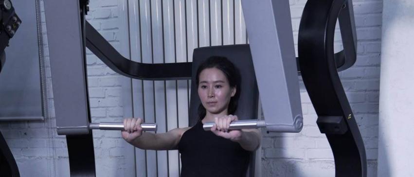 最近发现左右胸部不一样大小,为什么左右胸大小不一样