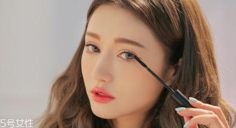 为什么画了下睫毛特别老 (为什么画一下眼睫毛老是画不好呢)