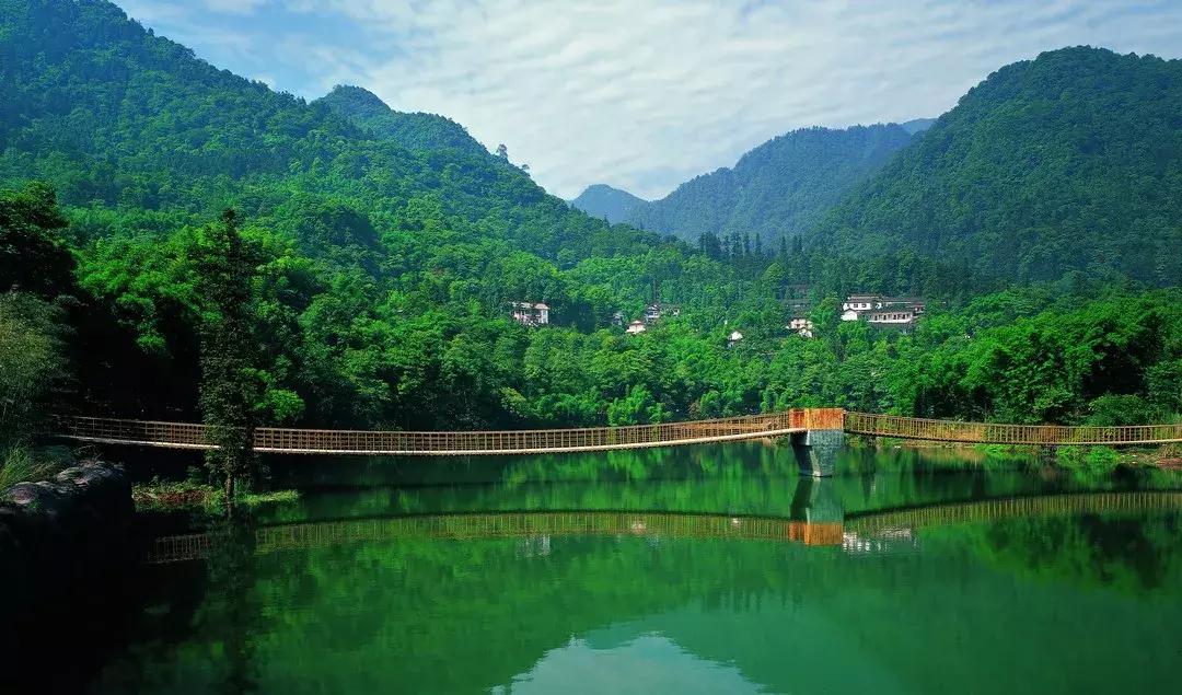 峨眉山吃住玩一体的地方,峨眉山徒步休息住宿