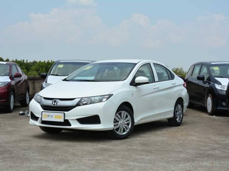 阳光朝气，节能经济，刚毕业的大学生适合买什么车呢？