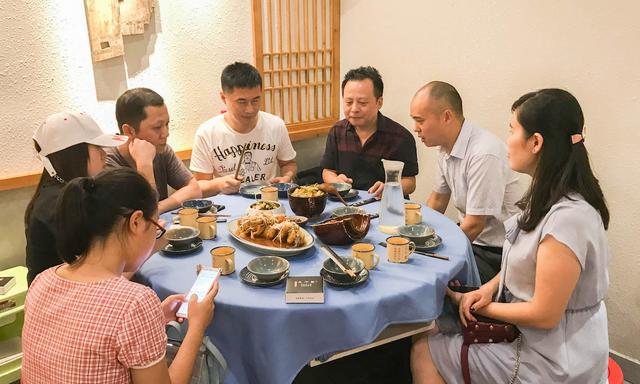 鎴愰兘80鍚庡皬浼欏紑闈㈤,鎴愰兘80鍚庡皬浼欑殑鐖嗙孩涔嬭矾