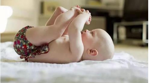 宝宝不穿尿不湿的危害,宝宝不穿裤的坏处