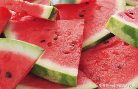 哺乳期妈妈哪些食物务必忌口,哺乳期妈妈要避开这些食物