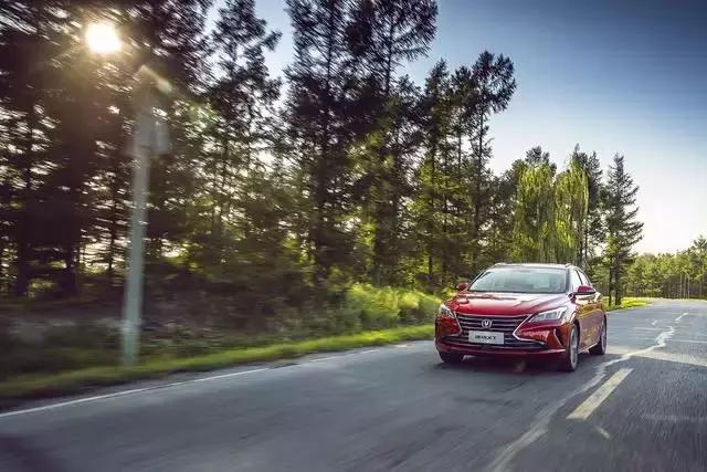 最美两厢车长安逸动xt,长安两厢车逸动xt该怎么选