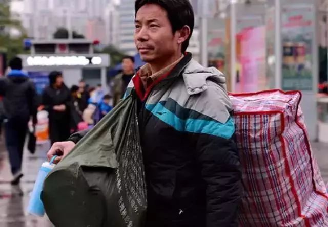 2万一个编织袋？4千一双塑料鞋？贫穷限制了我的审美……