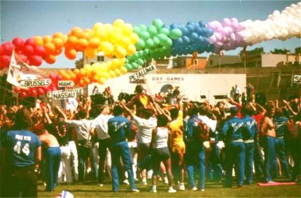 同性恋怎么就不能踢球了