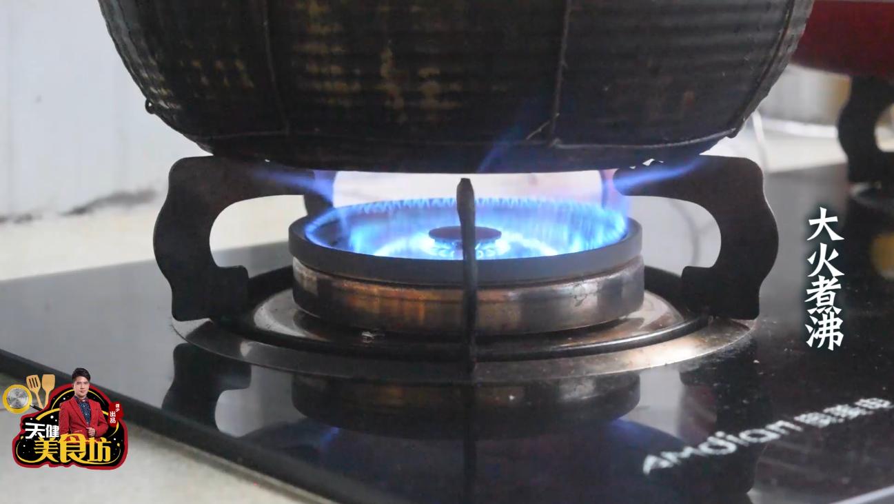 爱吃排骨的要收藏一道红烧排骨,排骨汤好吃的做法你也学得会