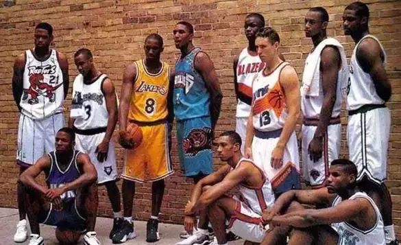 费城致敬艾弗森,01年费城艾弗森