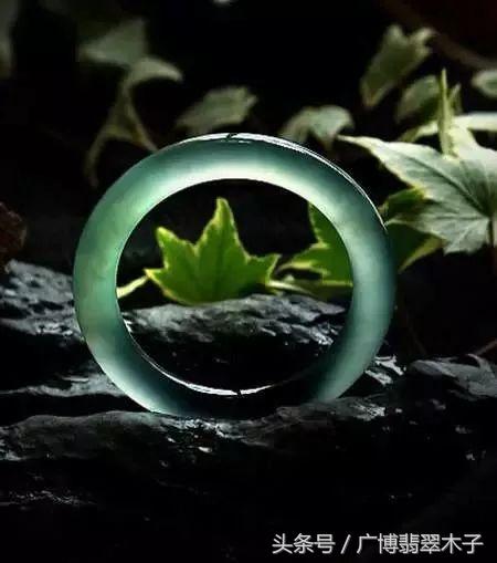 六千多块的“龙石种“翡翠，不用想都是假货