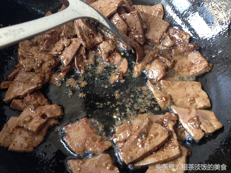 家里的不粘锅铁锅炒菜粘锅怎么办,铁锅粘锅用什么办法不粘锅