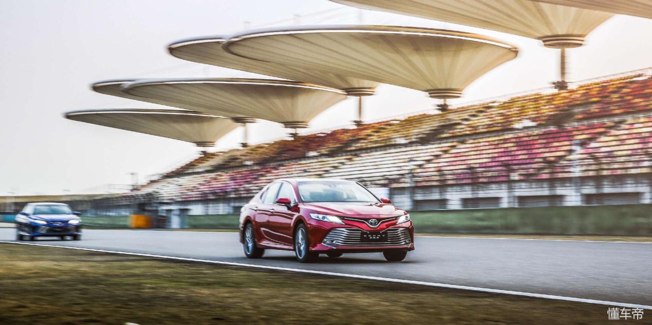 全新凯美瑞是哪一代,凯美瑞2022款全新混动换代升级