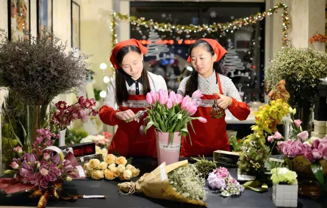 普通人副业月入多少万,姑娘月入一万