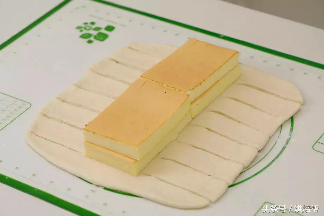 做出来的面包大部分都好看,这款面包真好吃做法简单造型别致