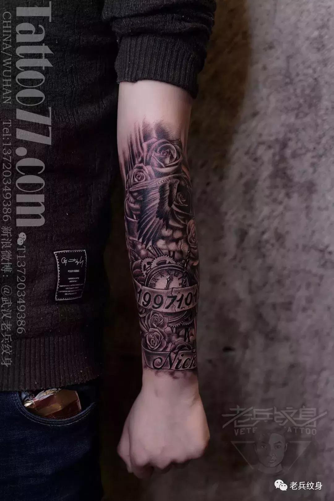 老兵纹身工作室师傅身上纹身,老兵纹身师