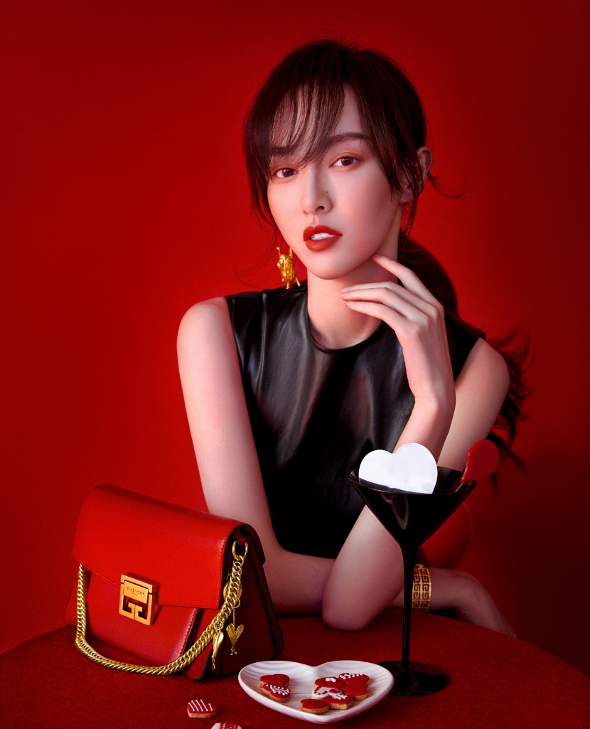 GIVENCHY七夕特别款GV3手袋开售、NIKE服饰NikeSportPack上市