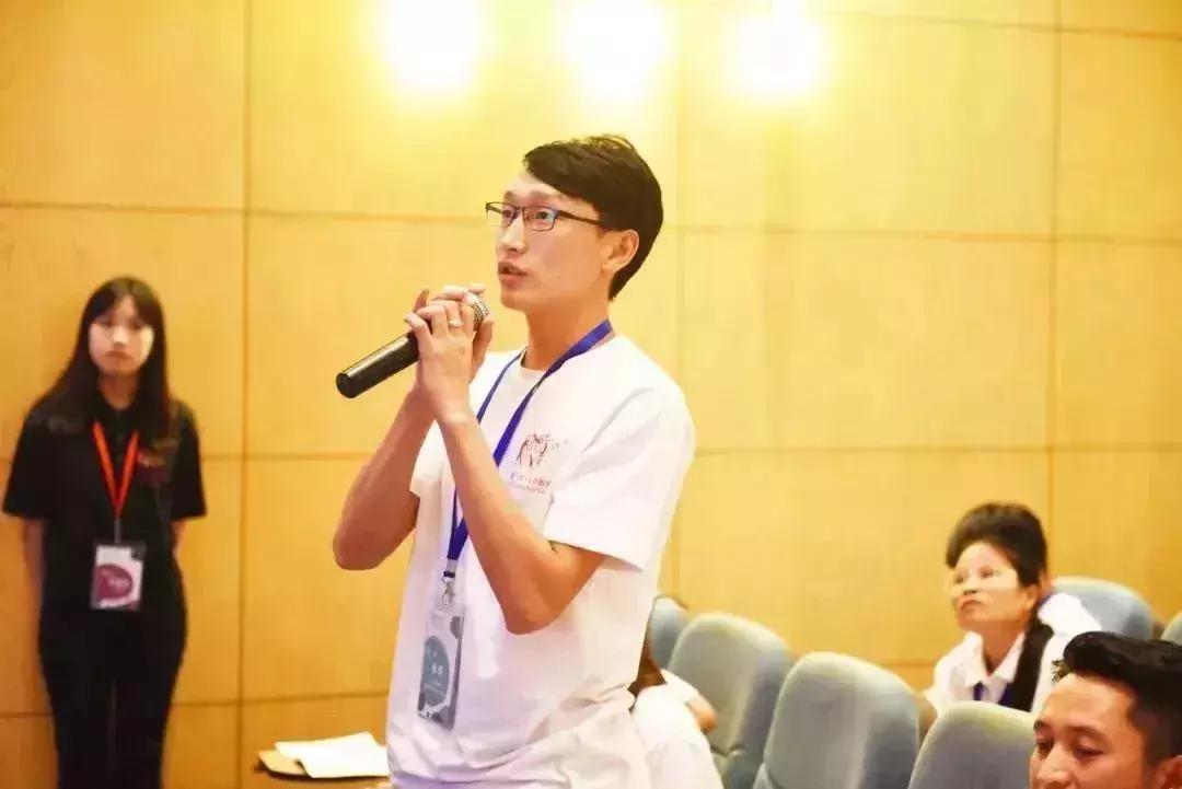 唤醒你心中的巨人的书,读《唤醒心中的巨人》