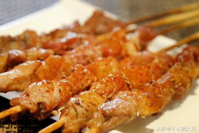 500块钱摆摊卖羊肉串创业,新疆羊肉串怎么可以到处摆摊
