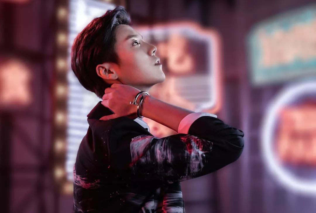 卡地亚手镯钉子和经典款对比,卡地亚钉子手镯保值吗