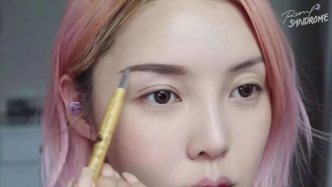 pony推荐精致眼妆,pony妆容夏日度假