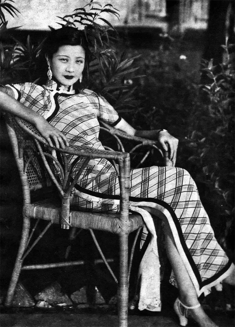 中国古代女子服装怎样穿 (古代女子服装变化)