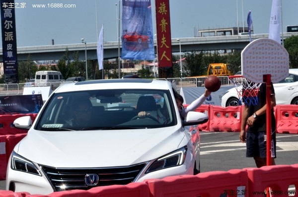 长安逸动xt两厢车16款值得购买吗,长安两厢车逸动xt测评