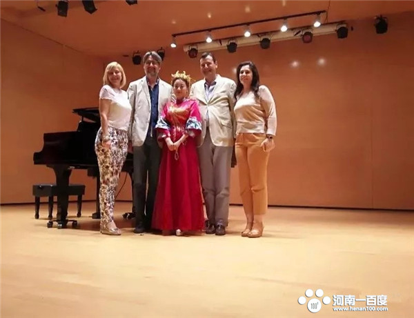 河南南阳姑娘斩获金牌,褚洪莹